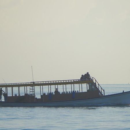 Hotel Sun & Surf Thulusdhoo Esterno foto