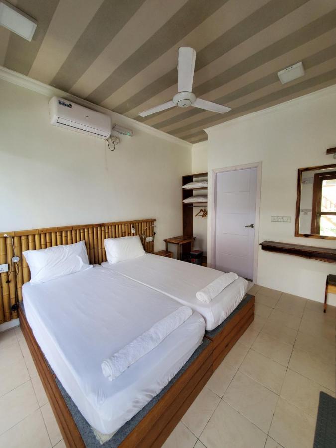 Hotel Sun & Surf Thulusdhoo Esterno foto
