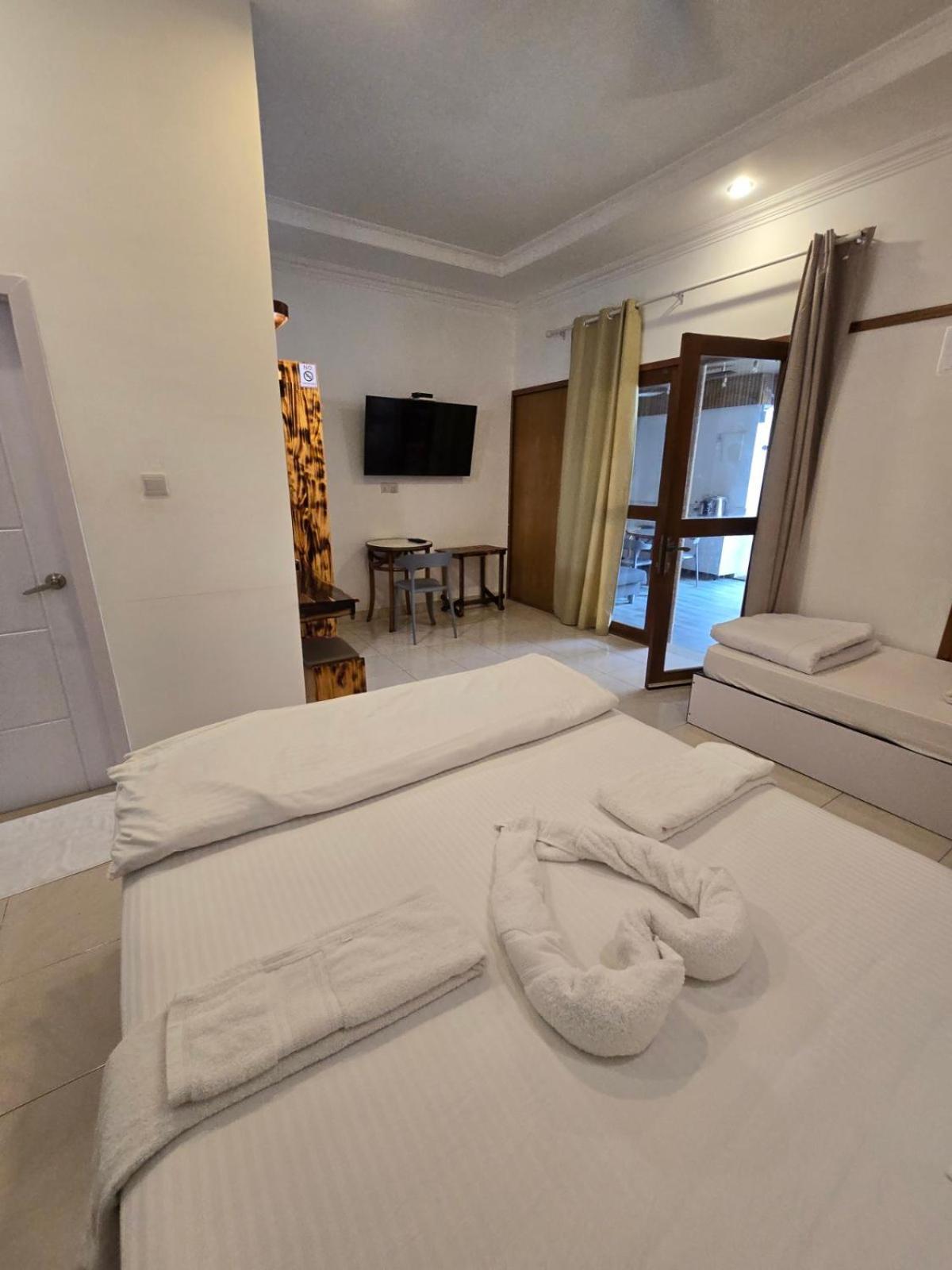 Hotel Sun & Surf Thulusdhoo Esterno foto