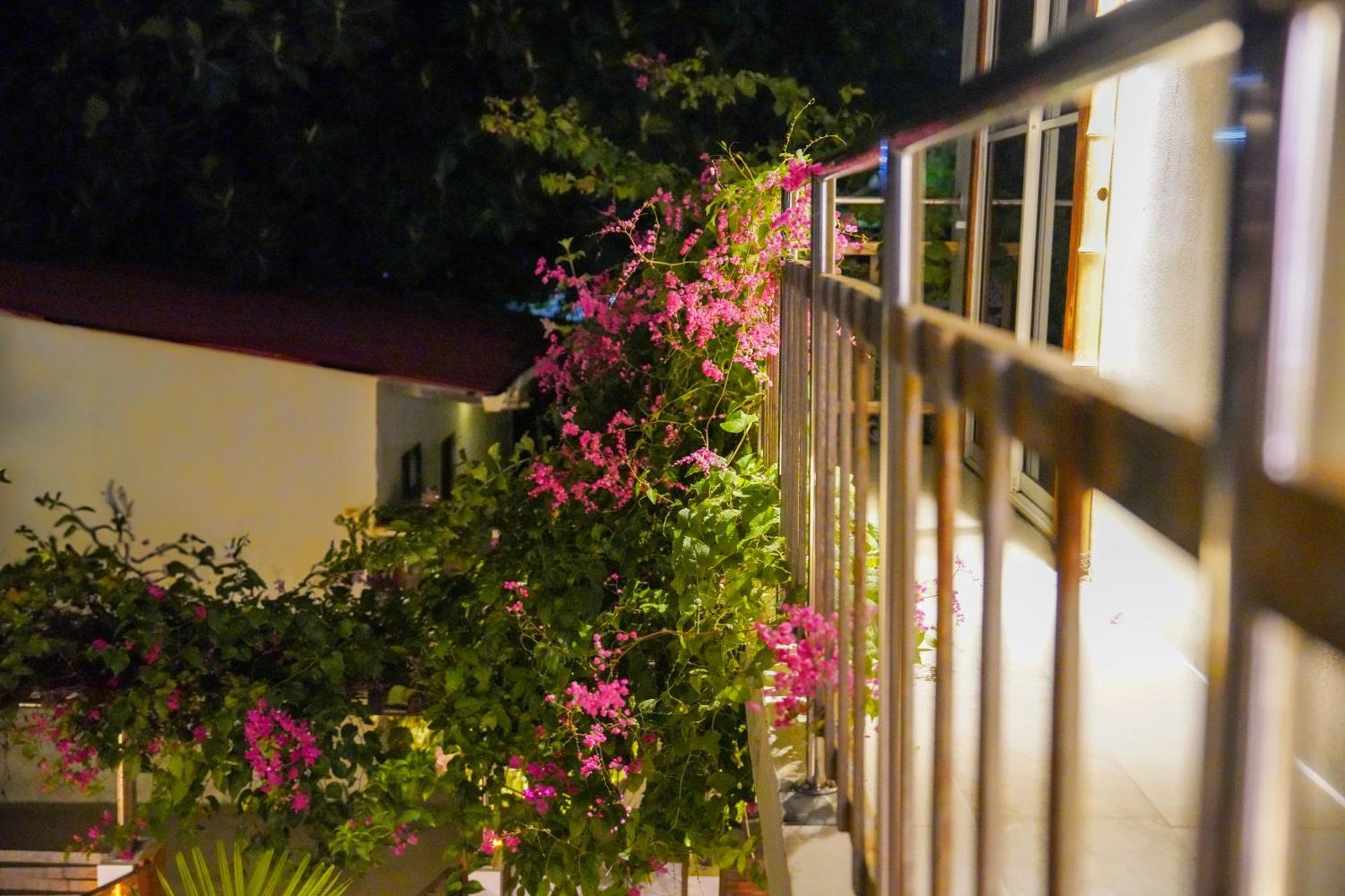 Hotel Sun & Surf Thulusdhoo Esterno foto