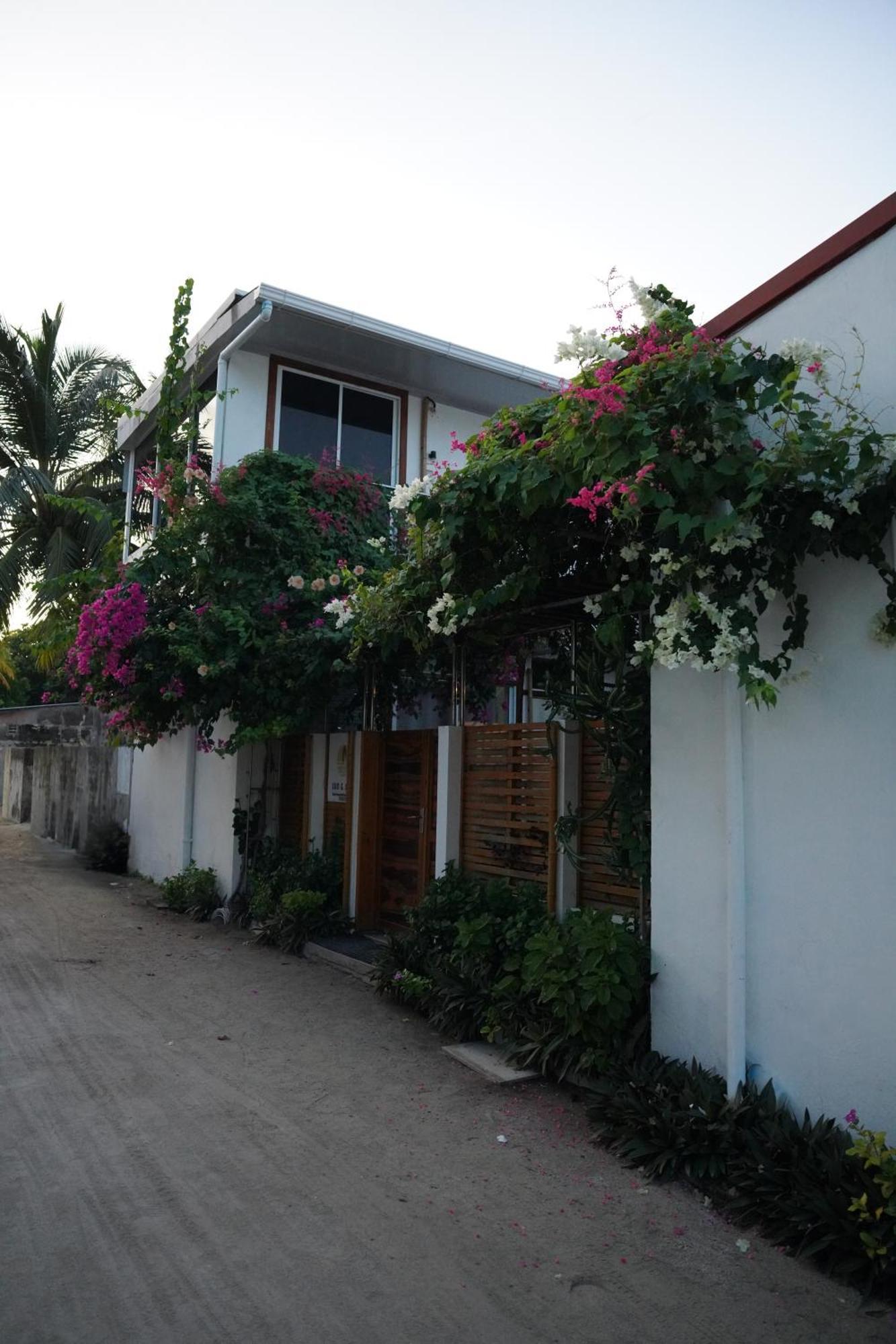 Hotel Sun & Surf Thulusdhoo Esterno foto