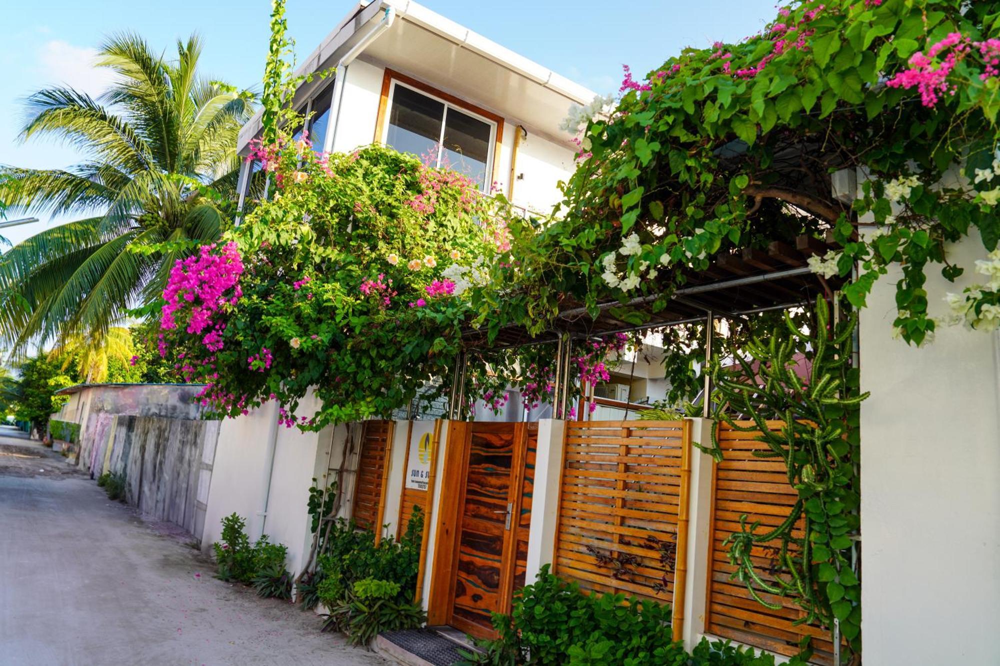 Hotel Sun & Surf Thulusdhoo Esterno foto