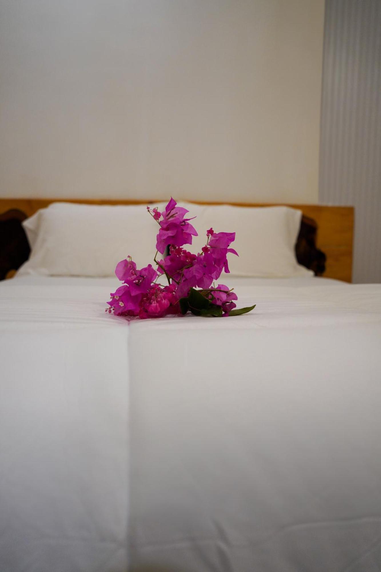 Hotel Sun & Surf Thulusdhoo Esterno foto