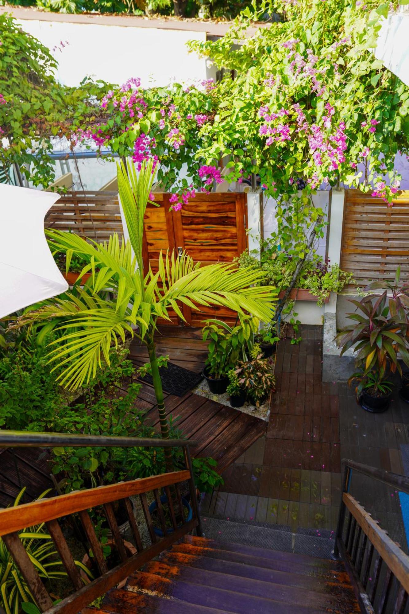 Hotel Sun & Surf Thulusdhoo Esterno foto
