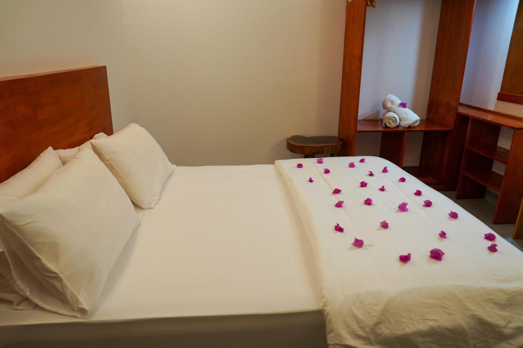 Hotel Sun & Surf Thulusdhoo Esterno foto