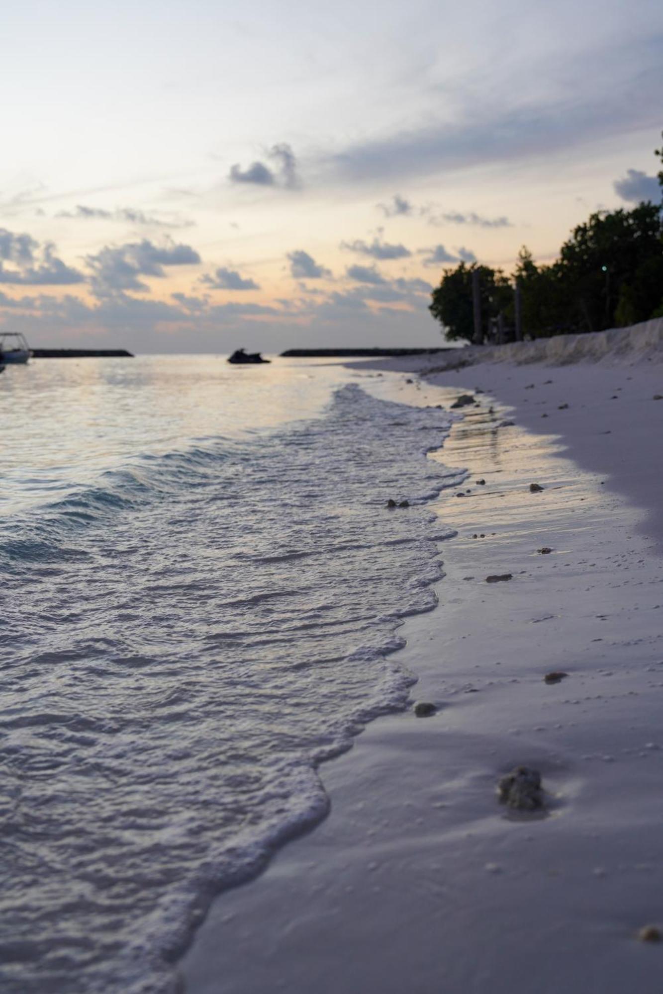 Hotel Sun & Surf Thulusdhoo Esterno foto