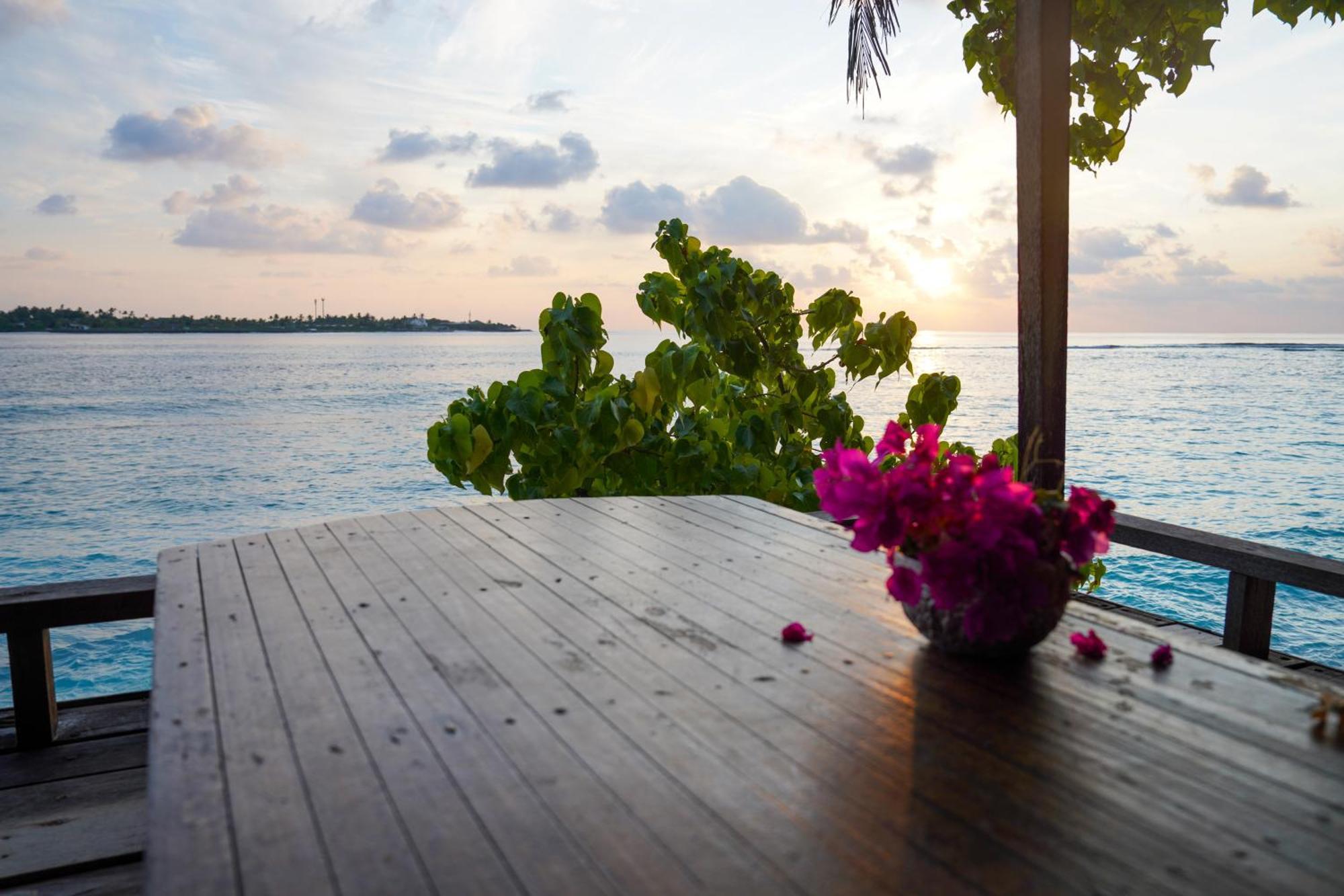 Hotel Sun & Surf Thulusdhoo Esterno foto