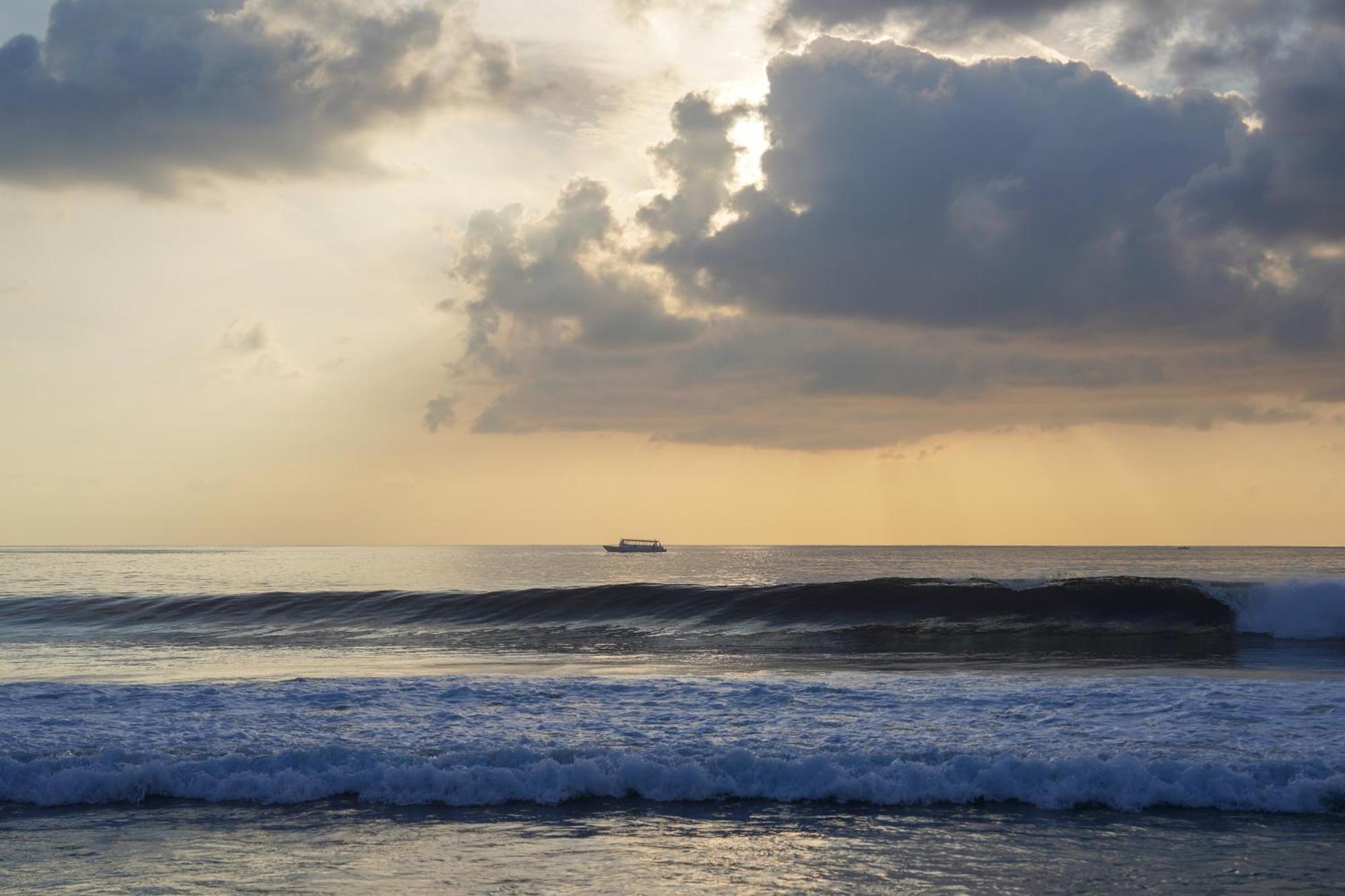 Hotel Sun & Surf Thulusdhoo Esterno foto