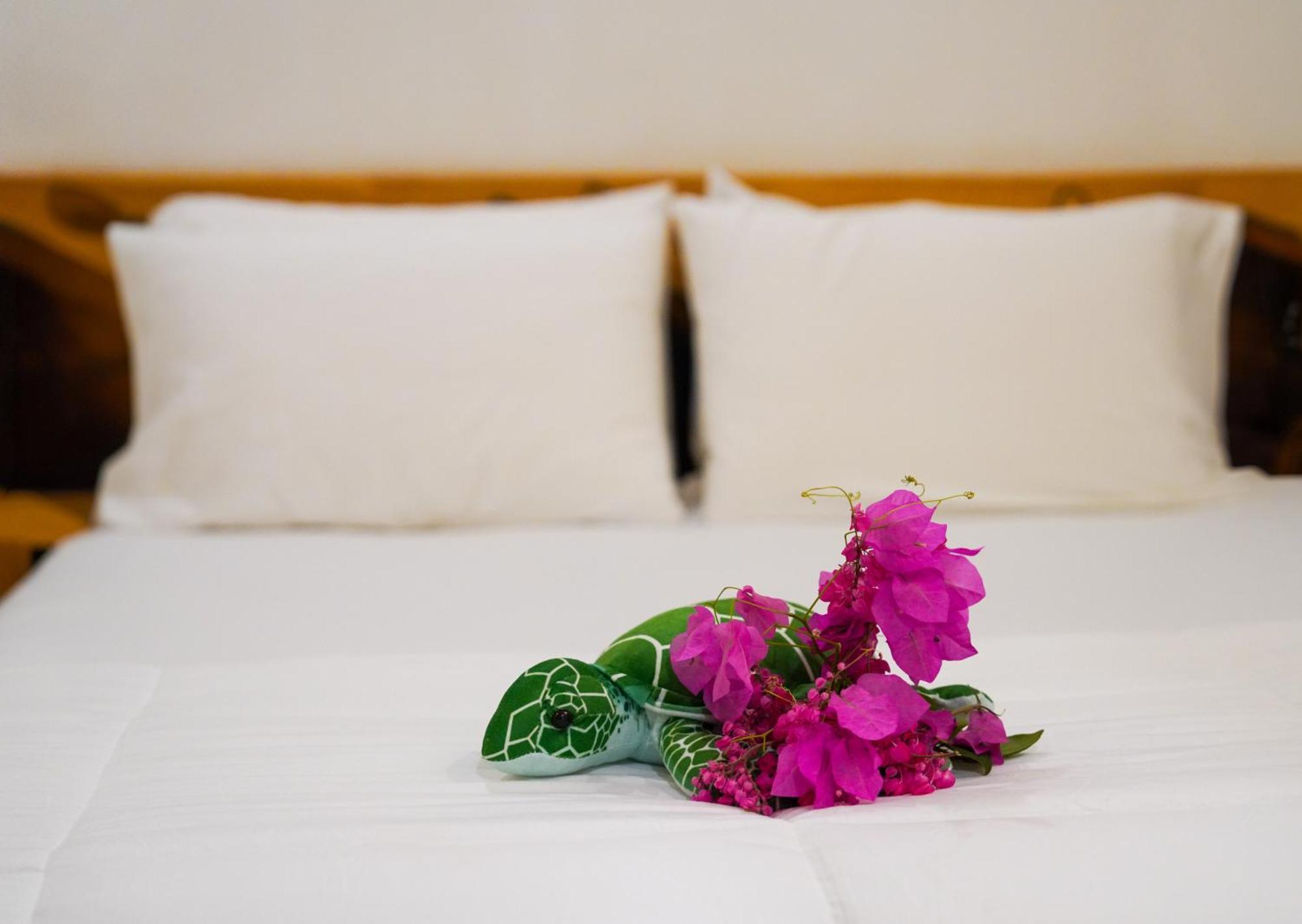 Hotel Sun & Surf Thulusdhoo Esterno foto